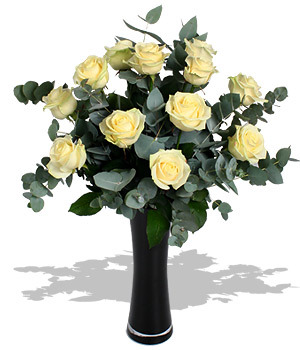 Bílé růže s eukalyptem